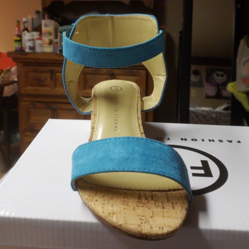 Sandals - Picture 2 of 4